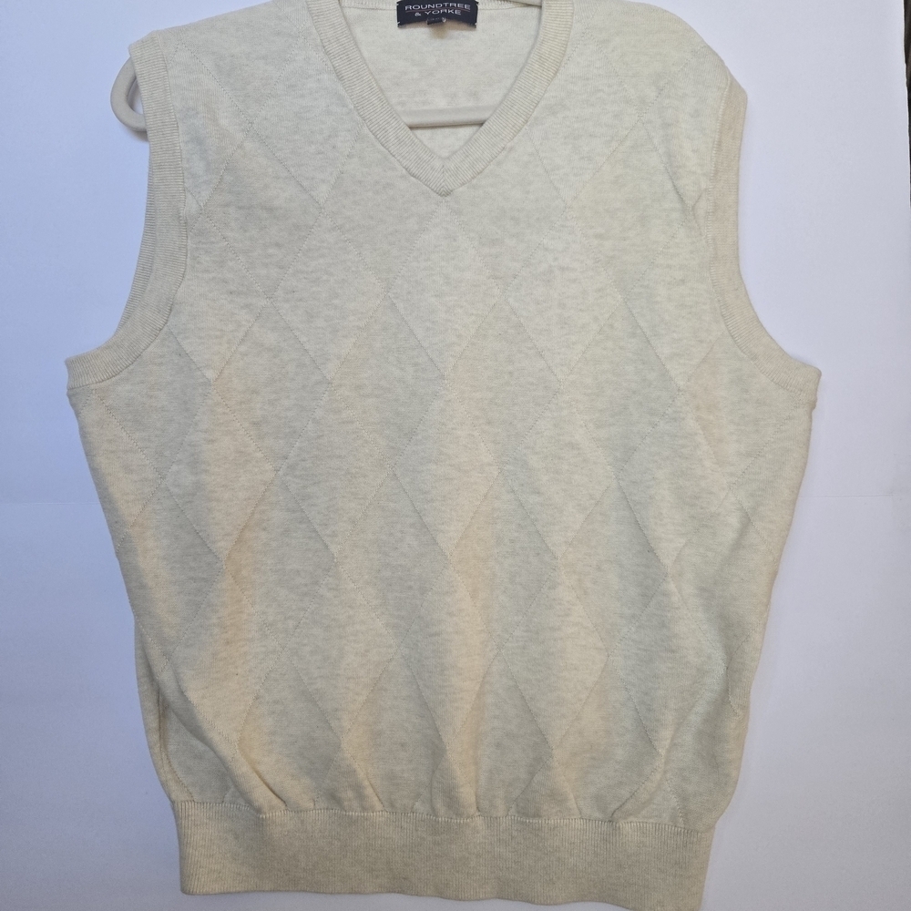 Roundtree & Yorke Beige Knit Vest. ÞSize L